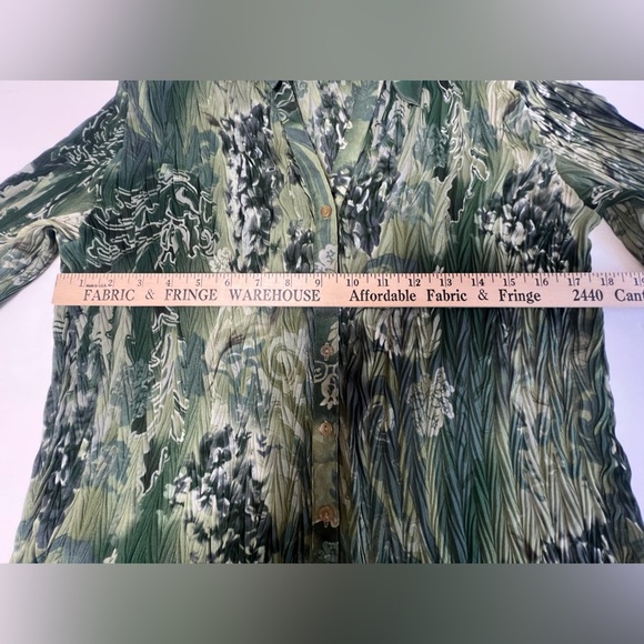 EK DESIGNS SIZE M GORGEOUS PATTERNED SHADES OF GREENS/GRAY 3/4 SLEEVE BUTTON UP - Picture 5 of 11